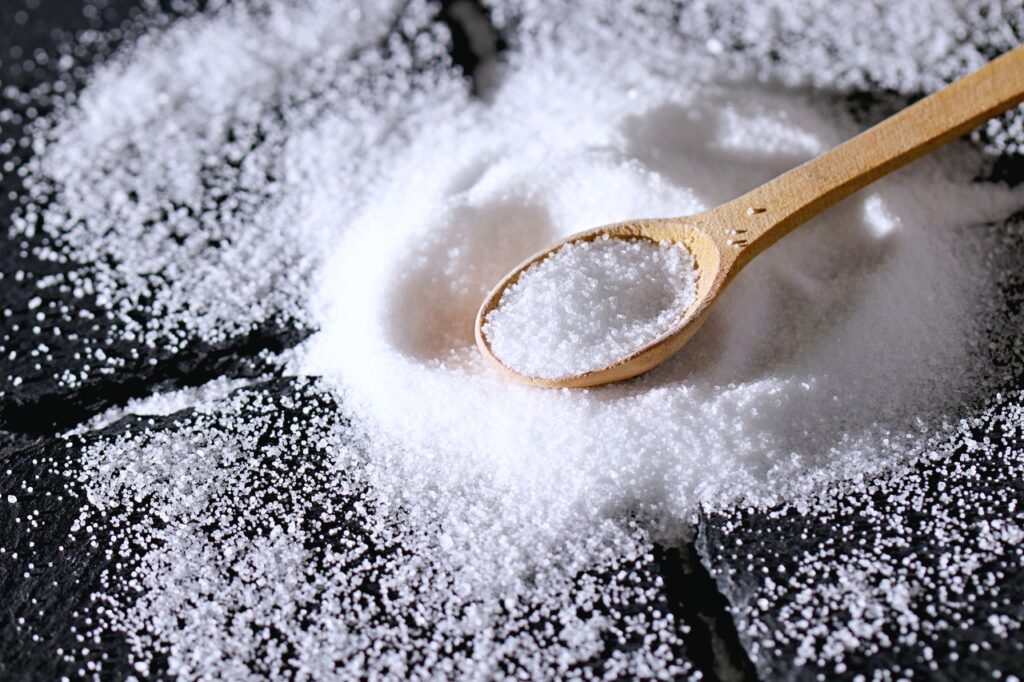 how much sodium per day to lose weight